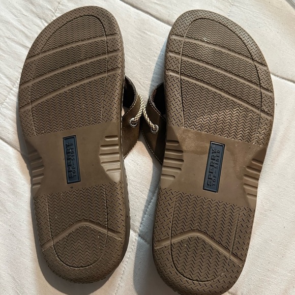 Sperry Men's Brown and Tan Flip-Flops - Picture 8 of 10